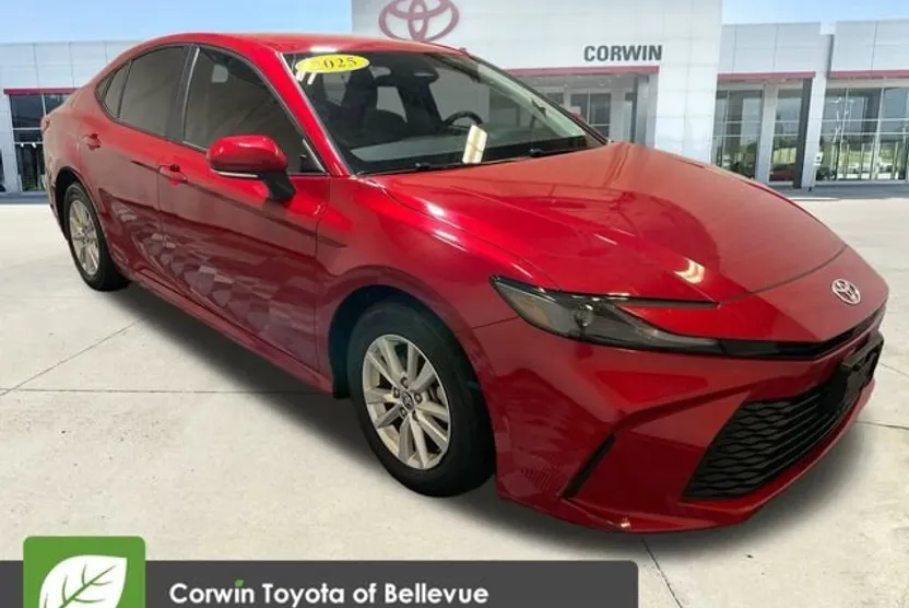 2025 Toyota Camry LE photo 1