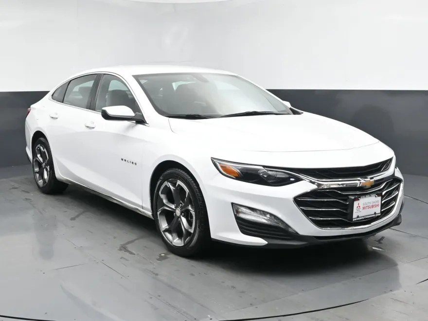 2022 Chevrolet Malibu 1LT photo 2