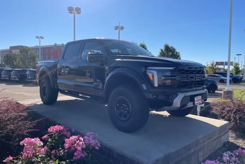 2025 Ford F-150 Raptor photo 1