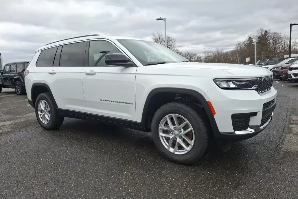 2025 Jeep Grand Cherokee Laredo X photo 1