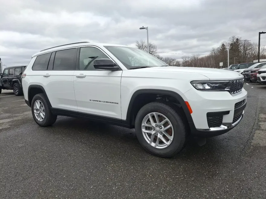 2025 Jeep Grand Cherokee Laredo X photo 1
