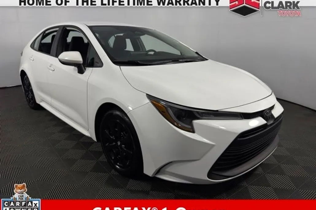 2023 Toyota Corolla LE photo 1