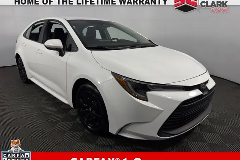 2023 Toyota Corolla LE photo 1