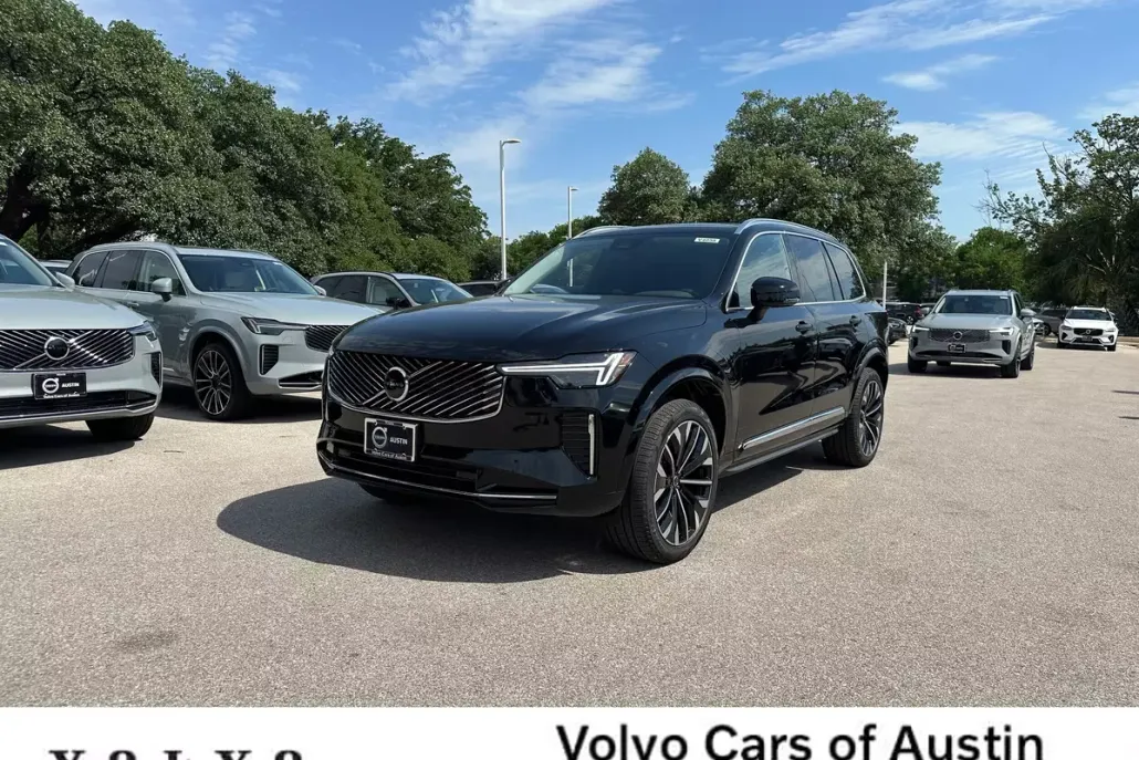 2025 Volvo XC90 Core photo 1