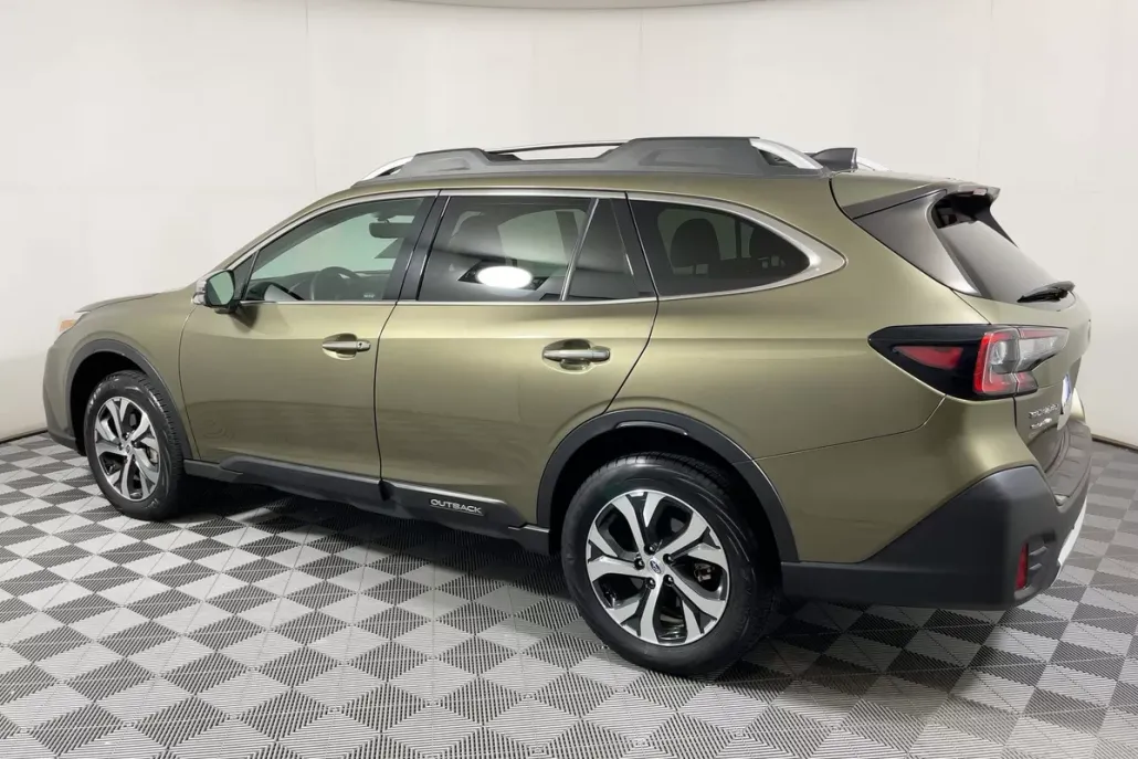 2022 Subaru Outback Touring photo 1
