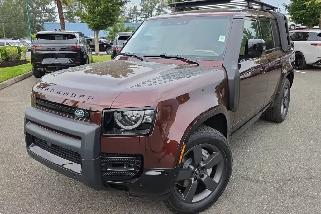 2025 Land Rover Defender 130 X-Dynamic SE photo 1
