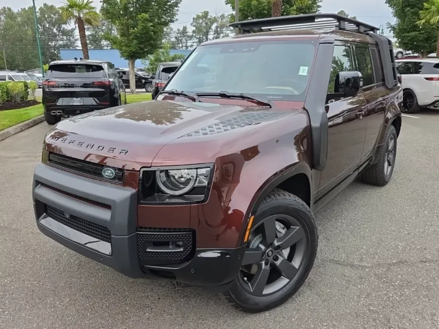 2025 Land Rover Defender 130 X-Dynamic SE photo 1