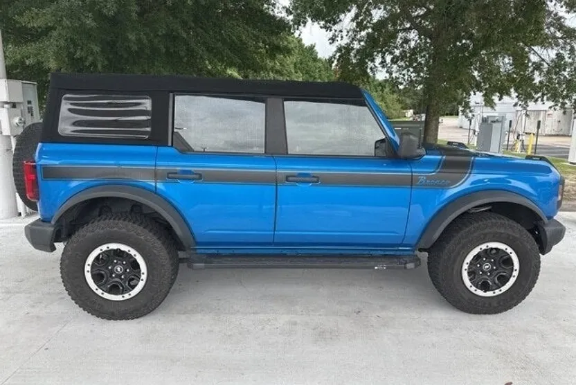 2021 Ford Bronco Base photo 1