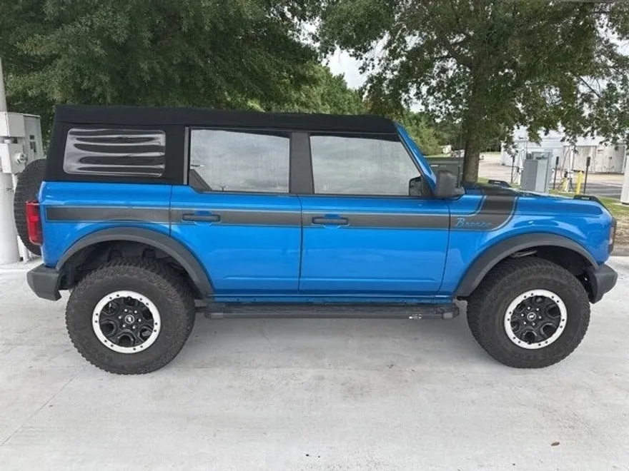 2021 Ford Bronco Base photo 1
