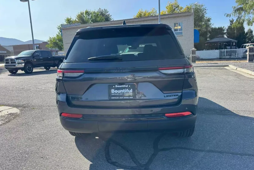2025 Jeep Grand Cherokee Limited Sport photo 1