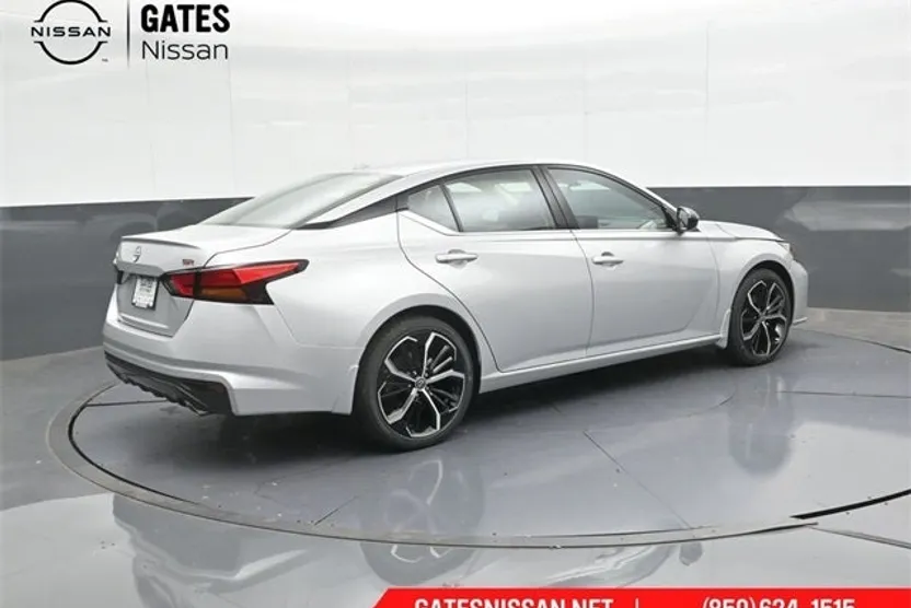 2025 Nissan Altima SR photo 1