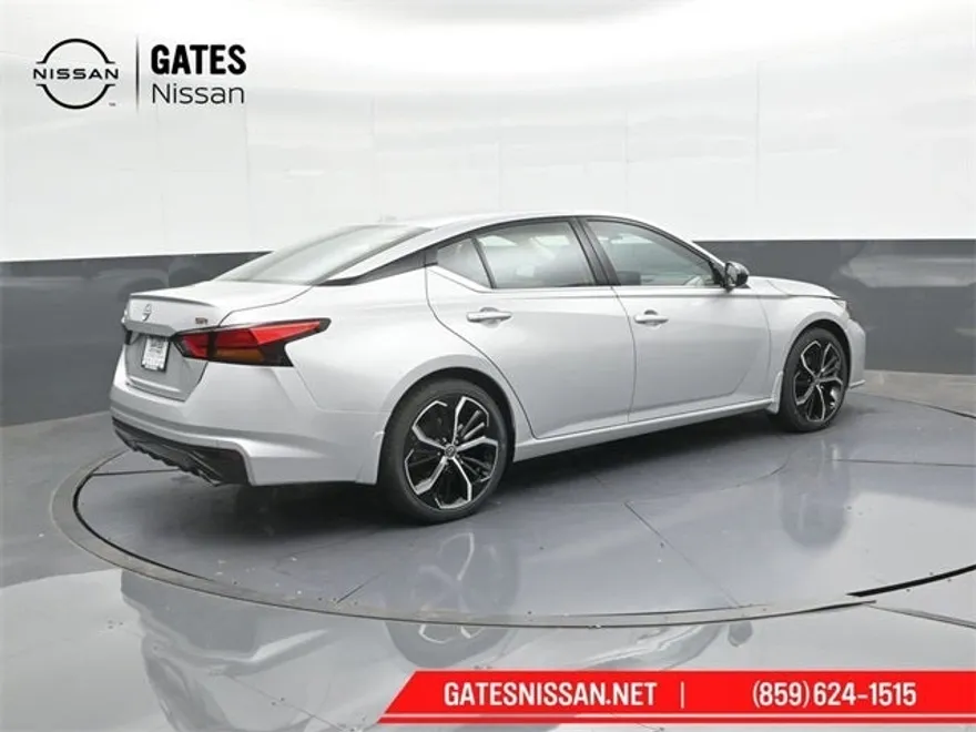 2025 Nissan Altima SR photo 1