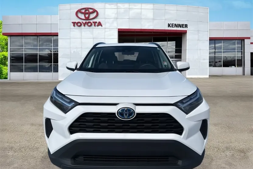2022 Toyota RAV4 Hybrid XLE photo 1