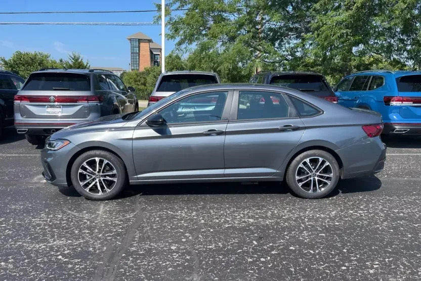 2025 Volkswagen Jetta 1.5T Sport photo 1