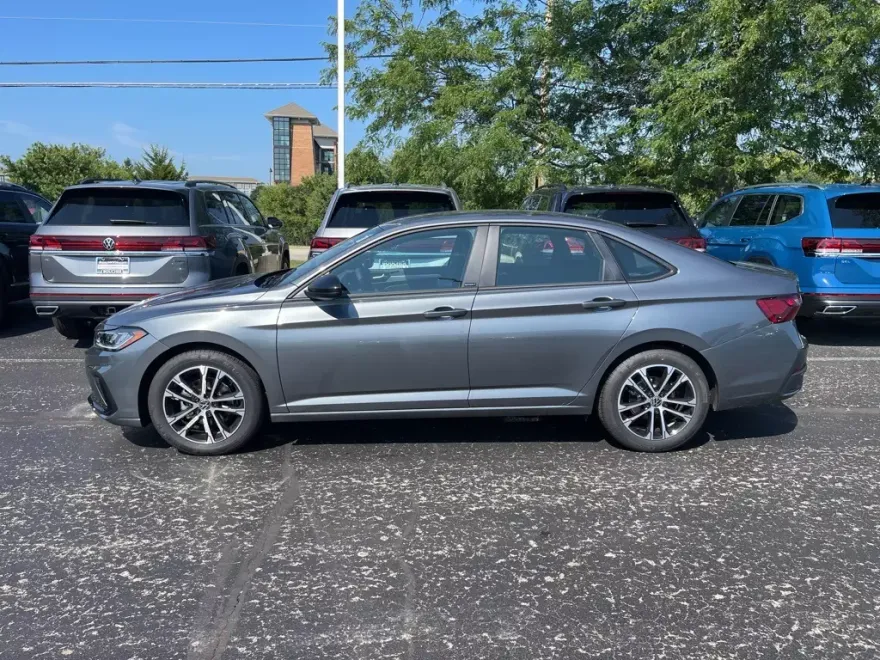 2025 Volkswagen Jetta 1.5T Sport photo 1