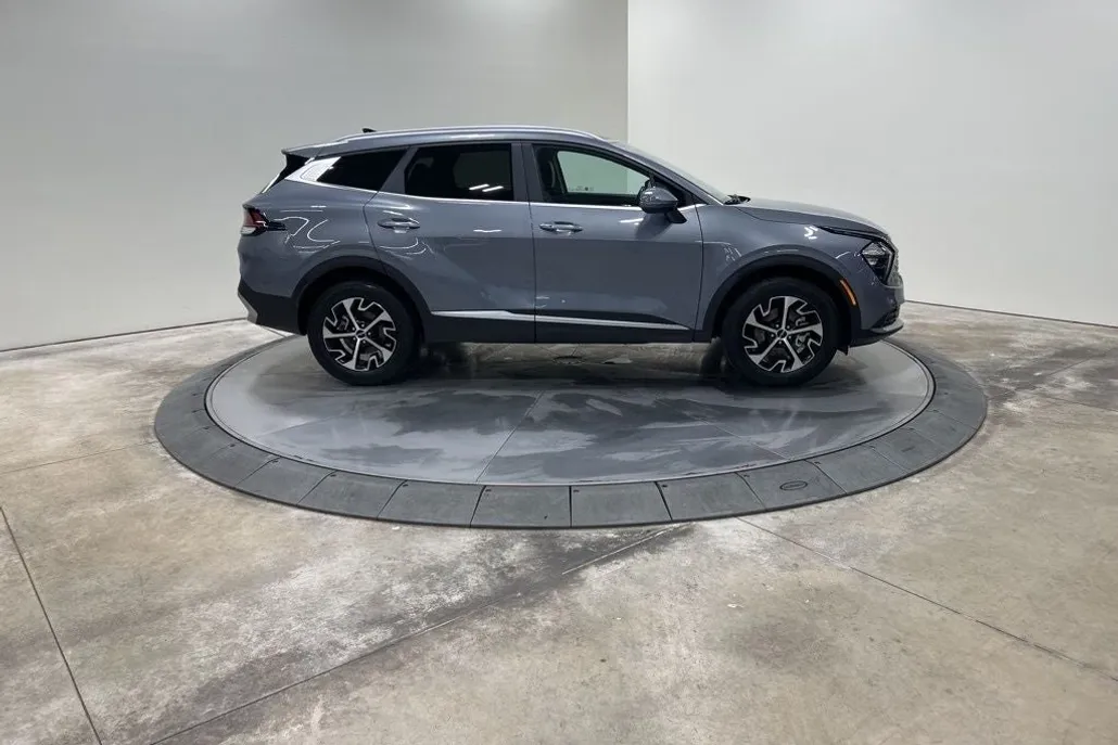 2023 Kia Sportage EX photo 1