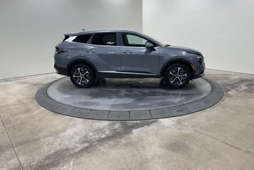 2023 Kia Sportage EX photo 1