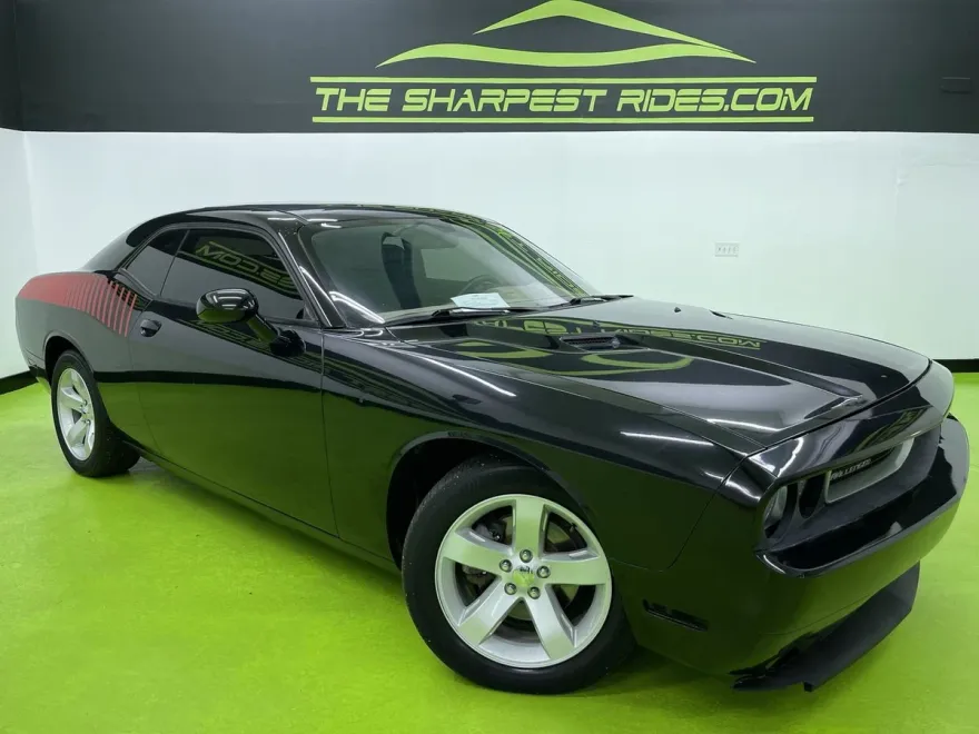 2012 Dodge Challenger SXT photo 1