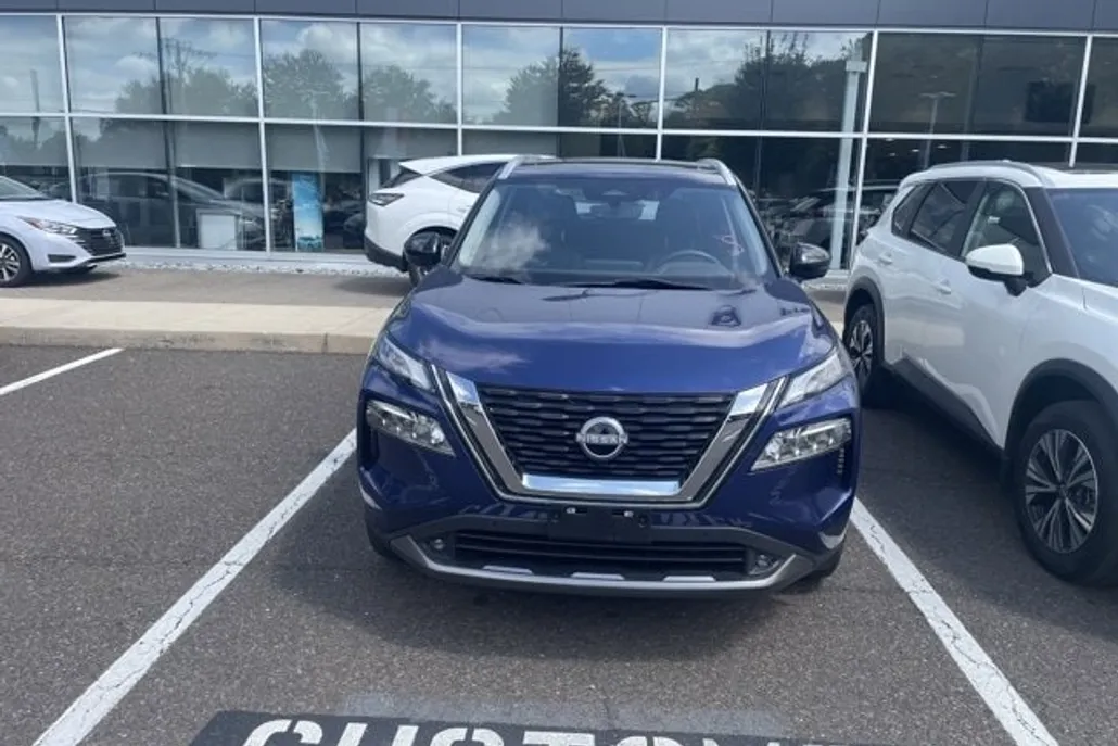 2022 Nissan Rogue SL photo 1