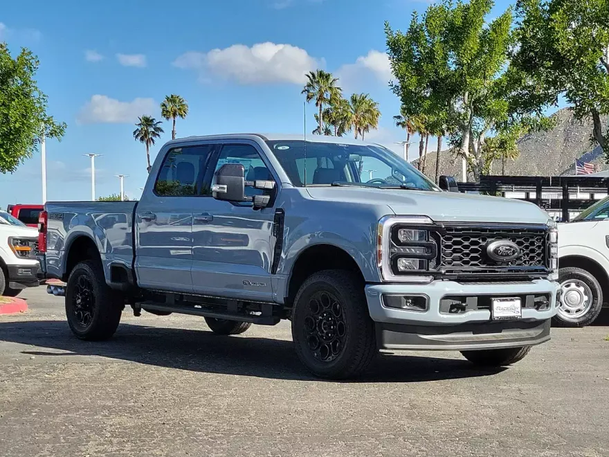 2025 Ford F-250 Lariat photo 1