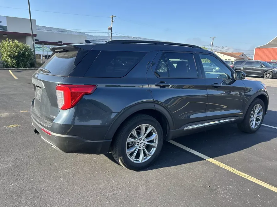 2023 Ford Explorer XLT photo 1