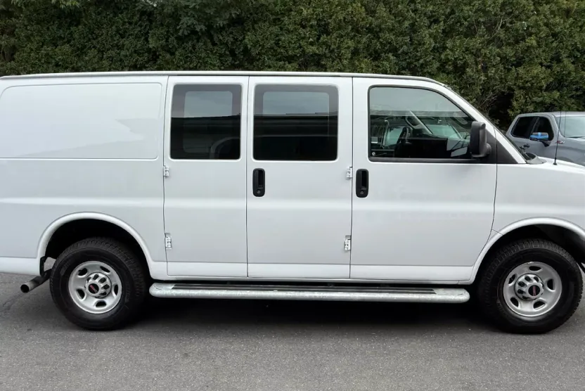 2024 Gmc Savana Cargo 2500 photo 1