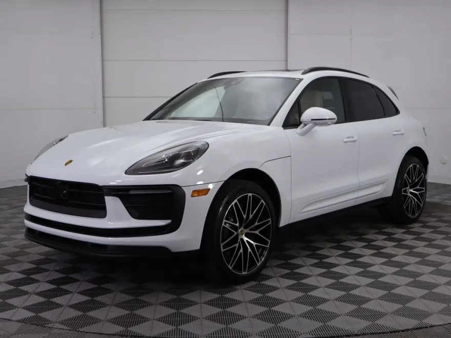 2025 Porsche Macan Base photo 1