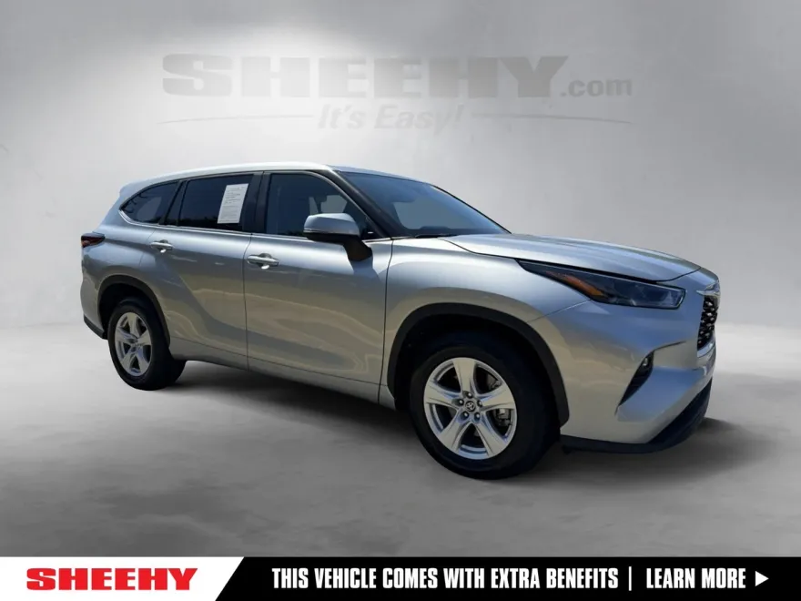 2024 Toyota Highlander LE photo 1