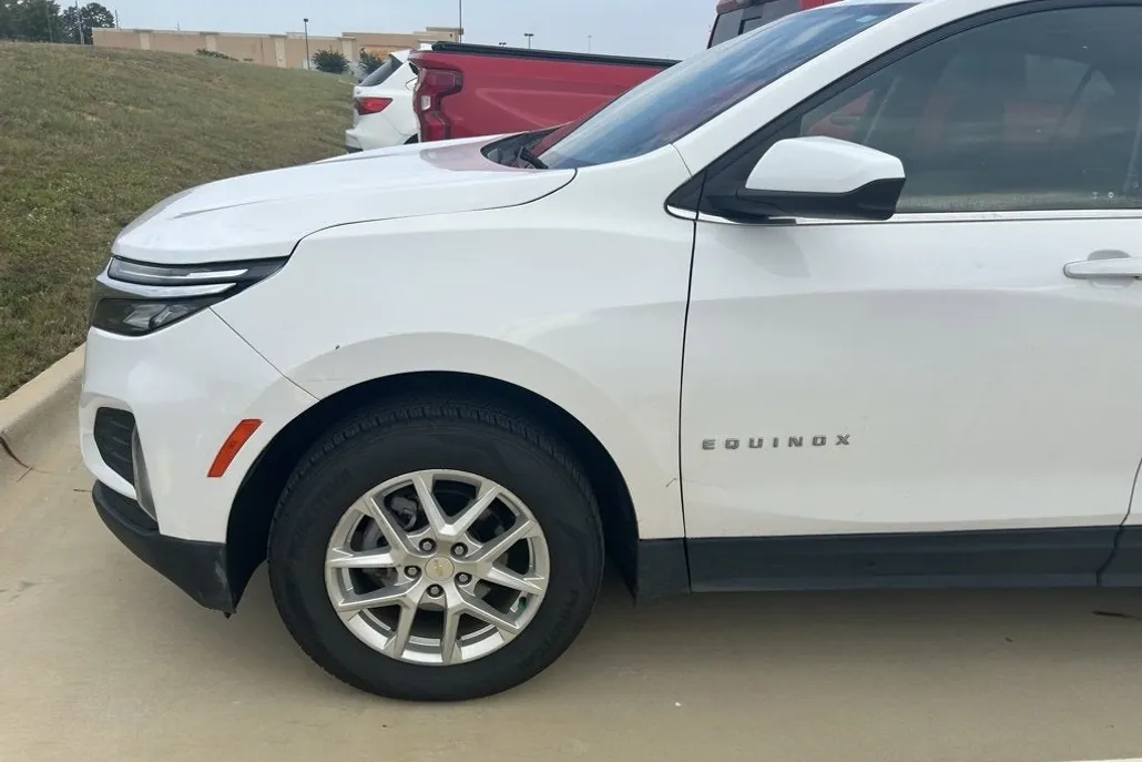 2022 Chevrolet Equinox LT photo 1