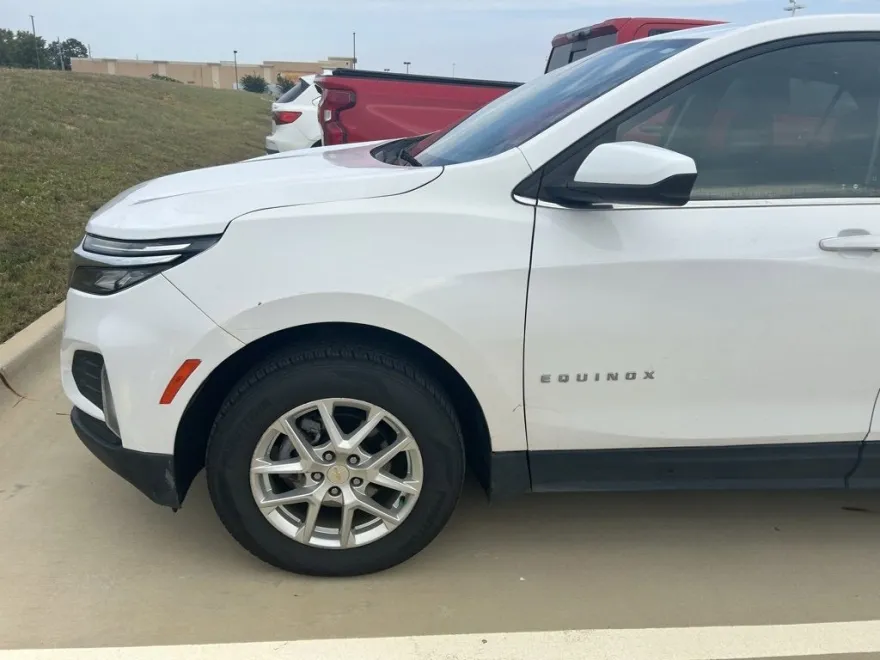 2022 Chevrolet Equinox LT photo 1