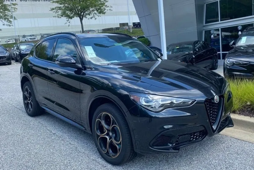 2025 Alfa Romeo Stelvio Sprint Base photo 1