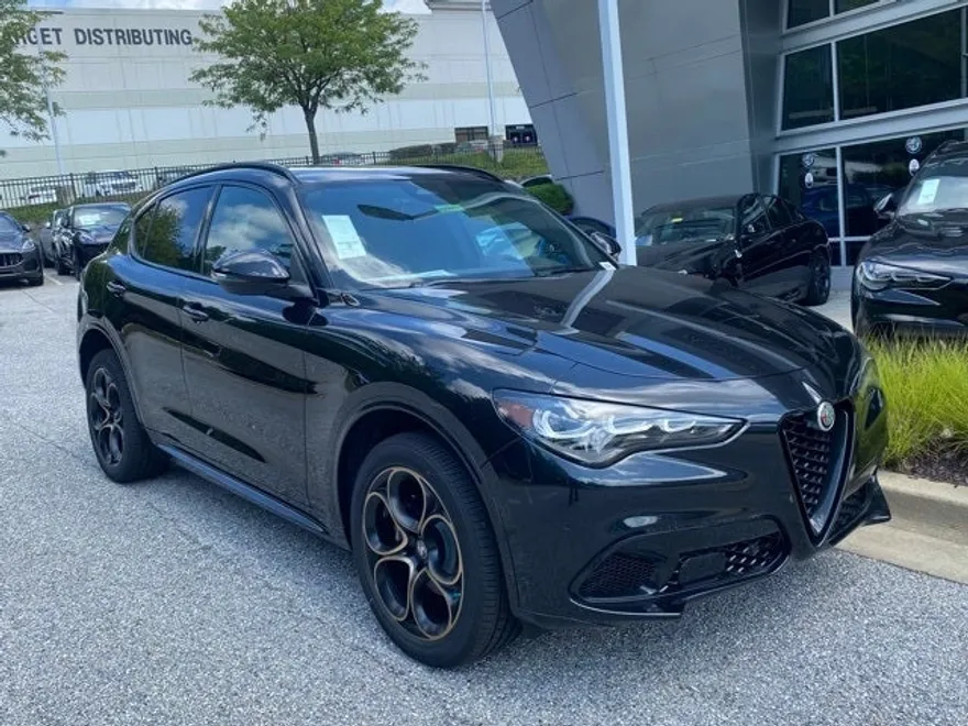 2025 Alfa Romeo Stelvio Sprint Base photo 1