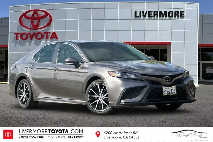 2024 Toyota Camry SE photo 1