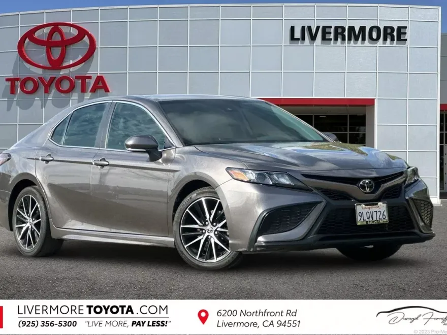 2024 Toyota Camry SE photo 1
