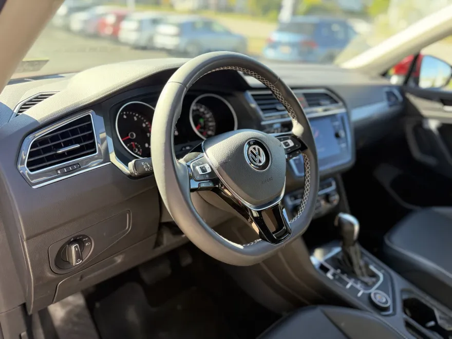 2021 Volkswagen Tiguan SE photo 1