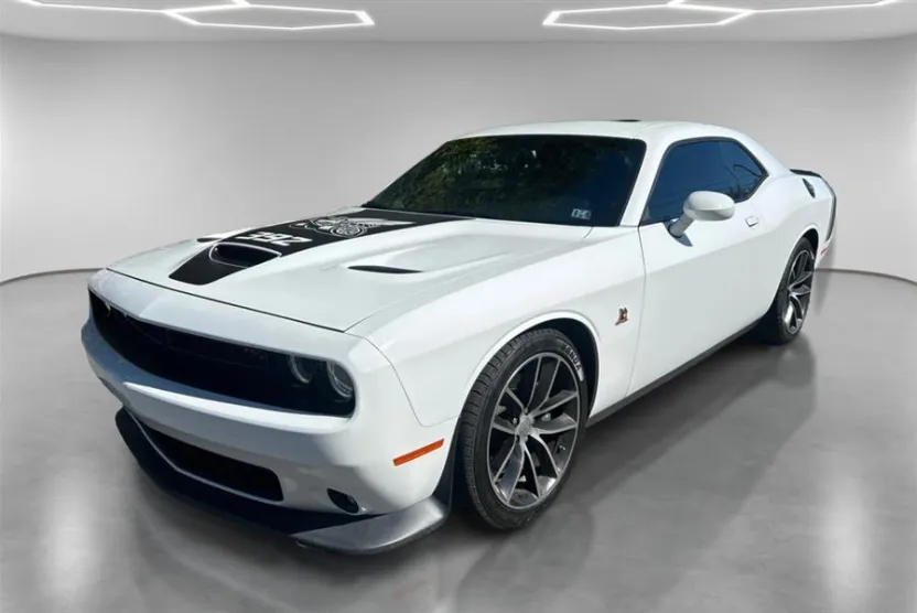 2015 Dodge Challenger R/T Scat Pack photo 1