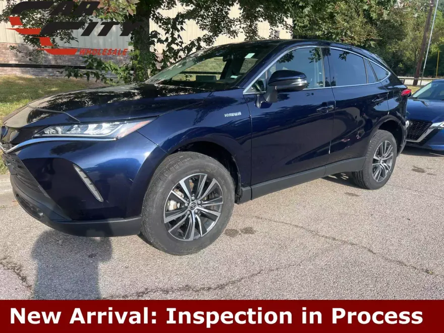 2021 Toyota Venza LE photo 1