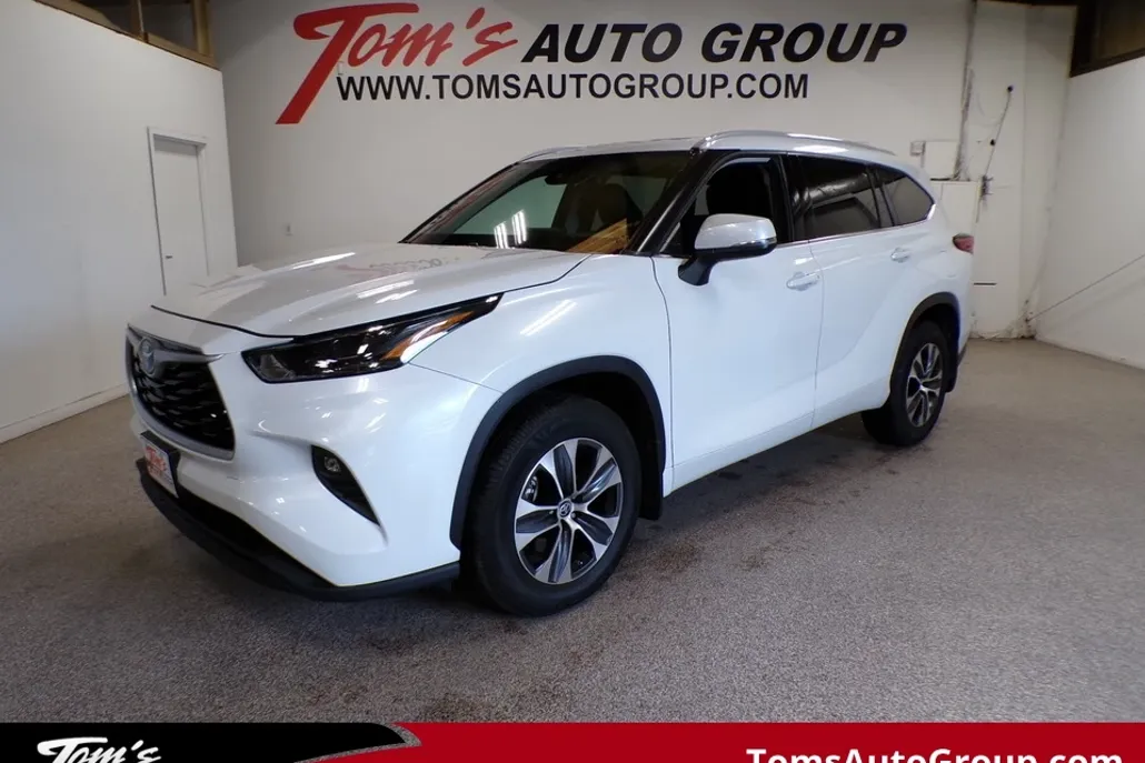 2022 Toyota Highlander XLE photo 1