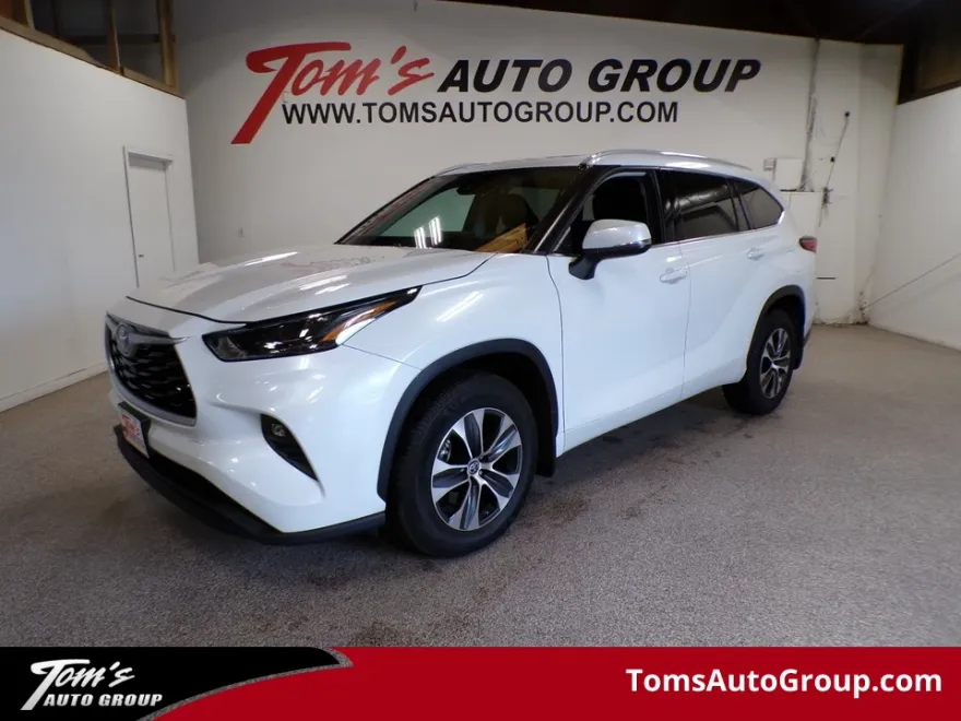 2022 Toyota Highlander XLE photo 1