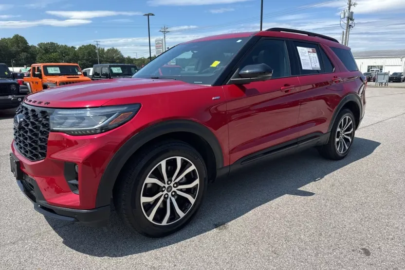 2025 Ford Explorer ST-Line photo 1