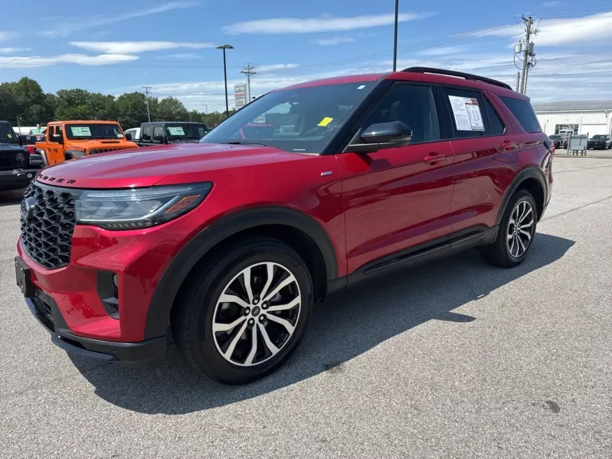 2025 Ford Explorer ST-Line photo 1