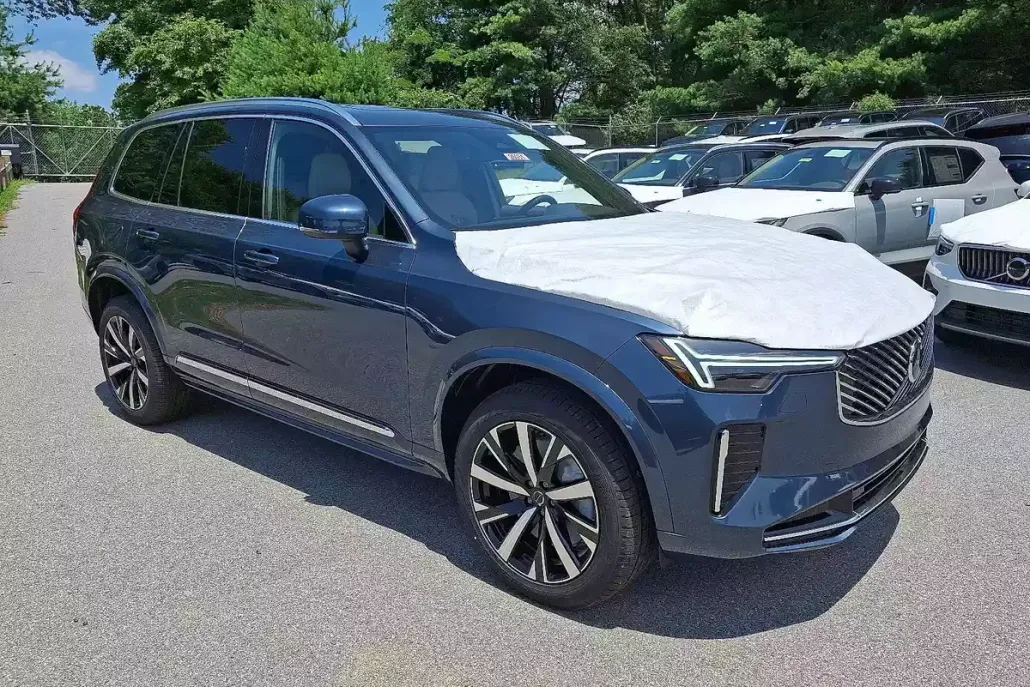 2026 Volvo XC90 B5 Core photo 1