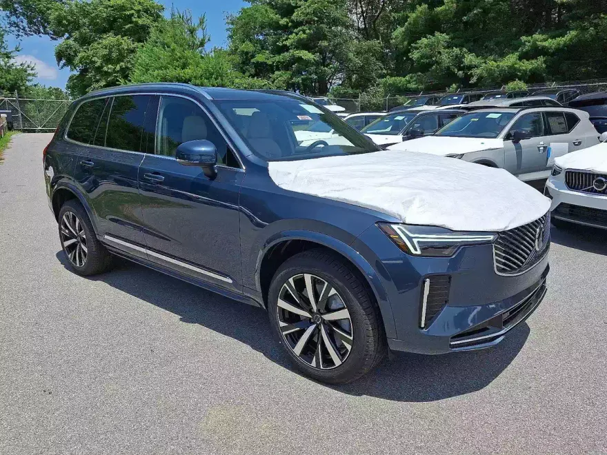 2026 Volvo XC90 B5 Core photo 1