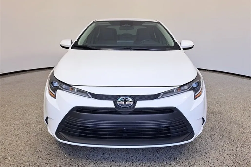 2025 Toyota Corolla LE photo 1