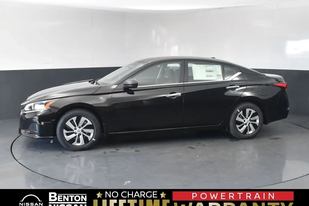 2025 Nissan Altima S photo 1