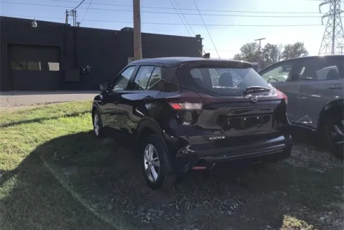 2024 Nissan Kicks S photo 2