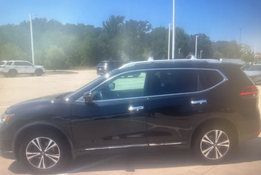 2017 Nissan Rogue SL photo 1