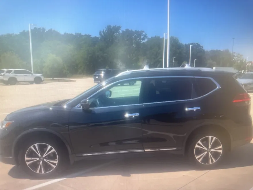 2017 Nissan Rogue SL photo 1