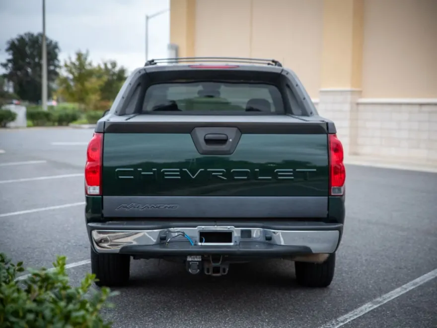 2004 Chevrolet Avalanche photo 1