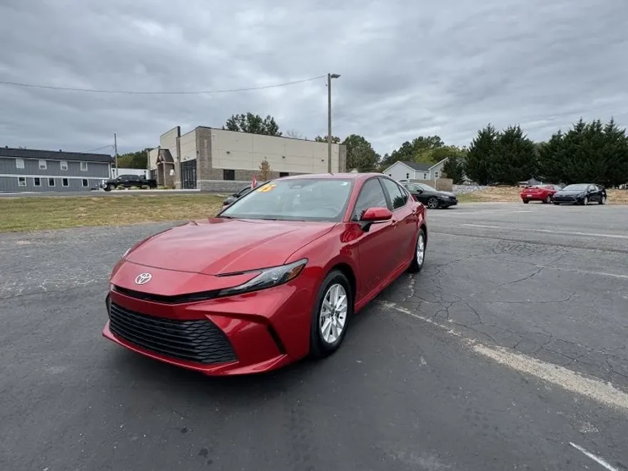 2025 Toyota Camry Hybrid XLE photo 1